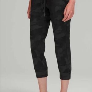 EUC! Lululemon Rulu Black Camouflage Joggers. No rips, holes or stains